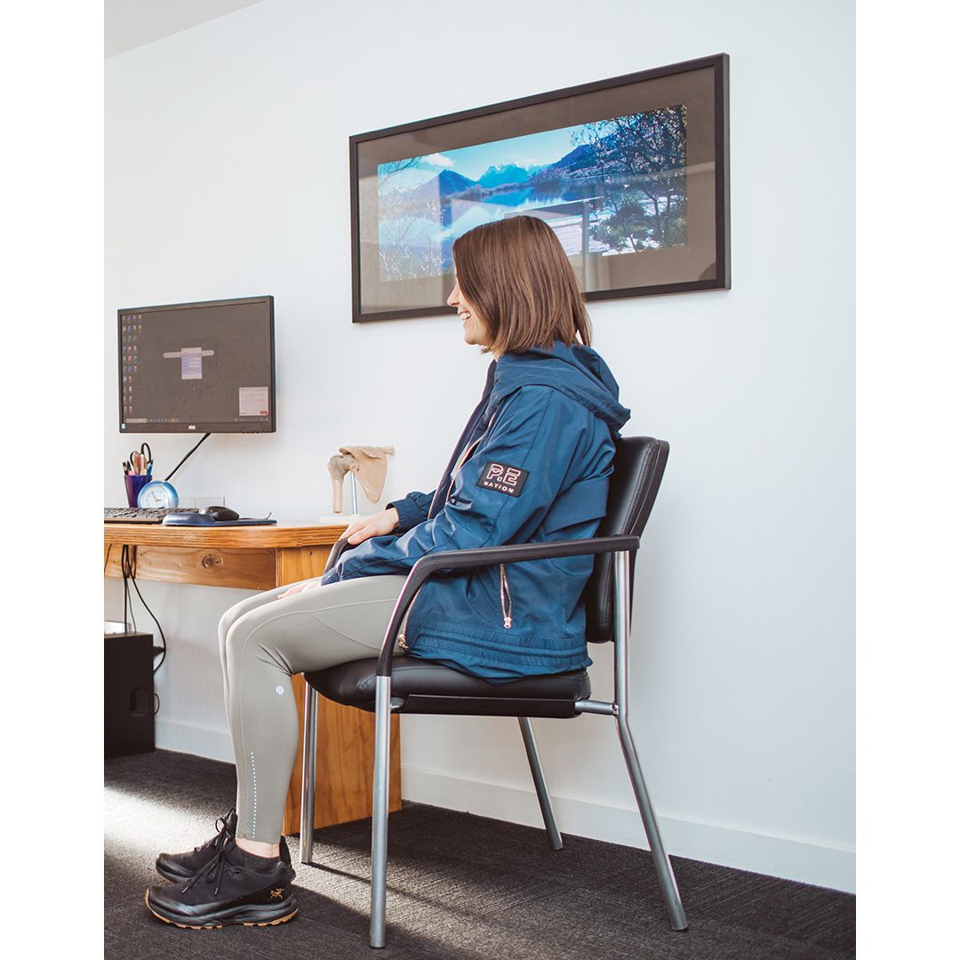 Buro Lindis - 4 Leg w/ Arms Chair