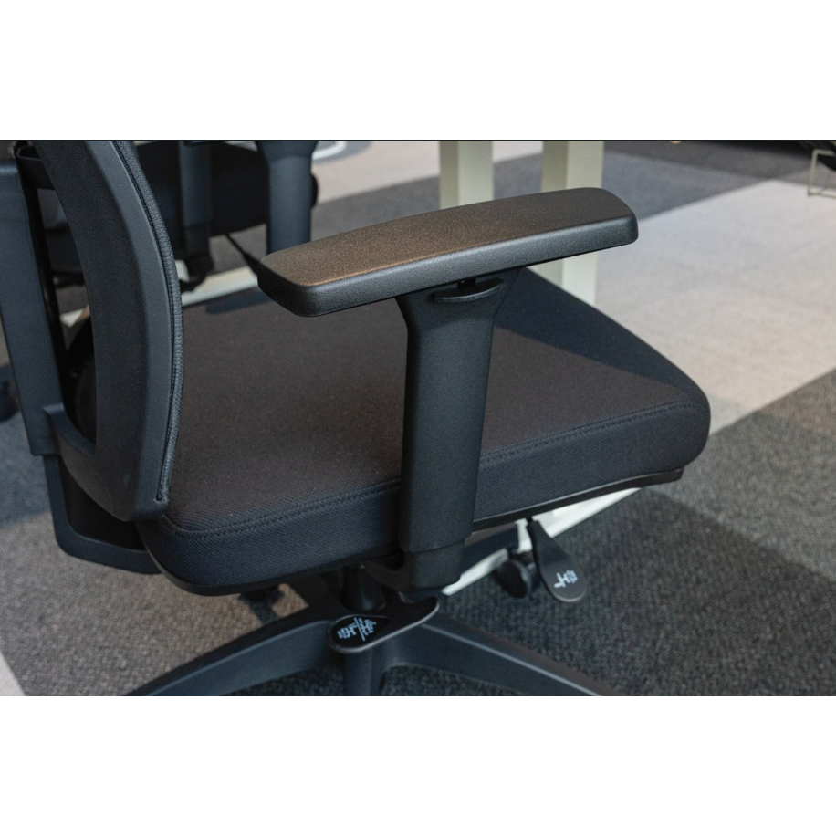 Buro Mantra Mesh Back Chair - Nylon Base