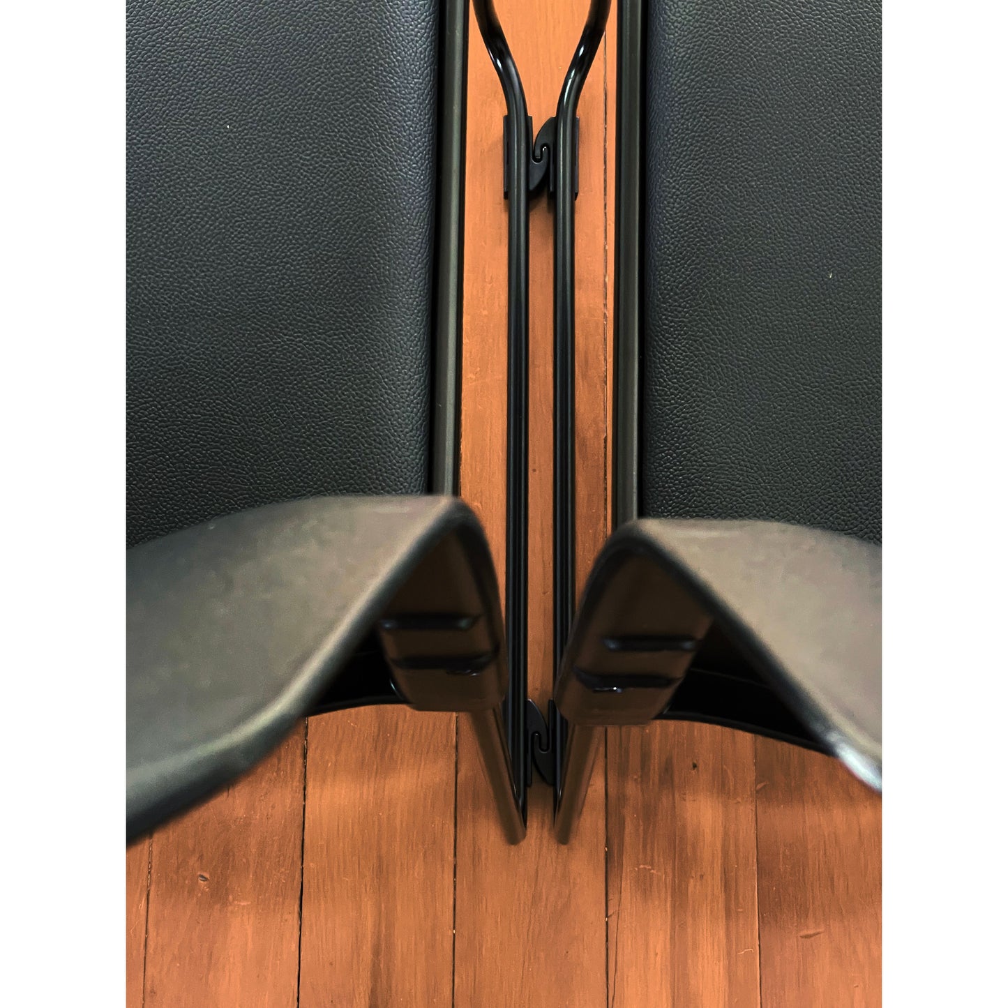 Buro Maxim w/ Black Frame Chair