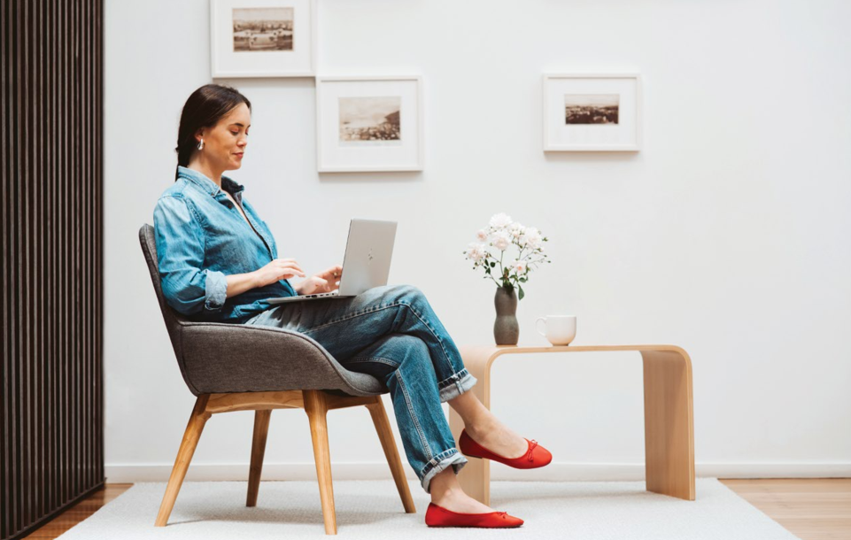 Konfurb Neo w/ Solid Wooden Legs