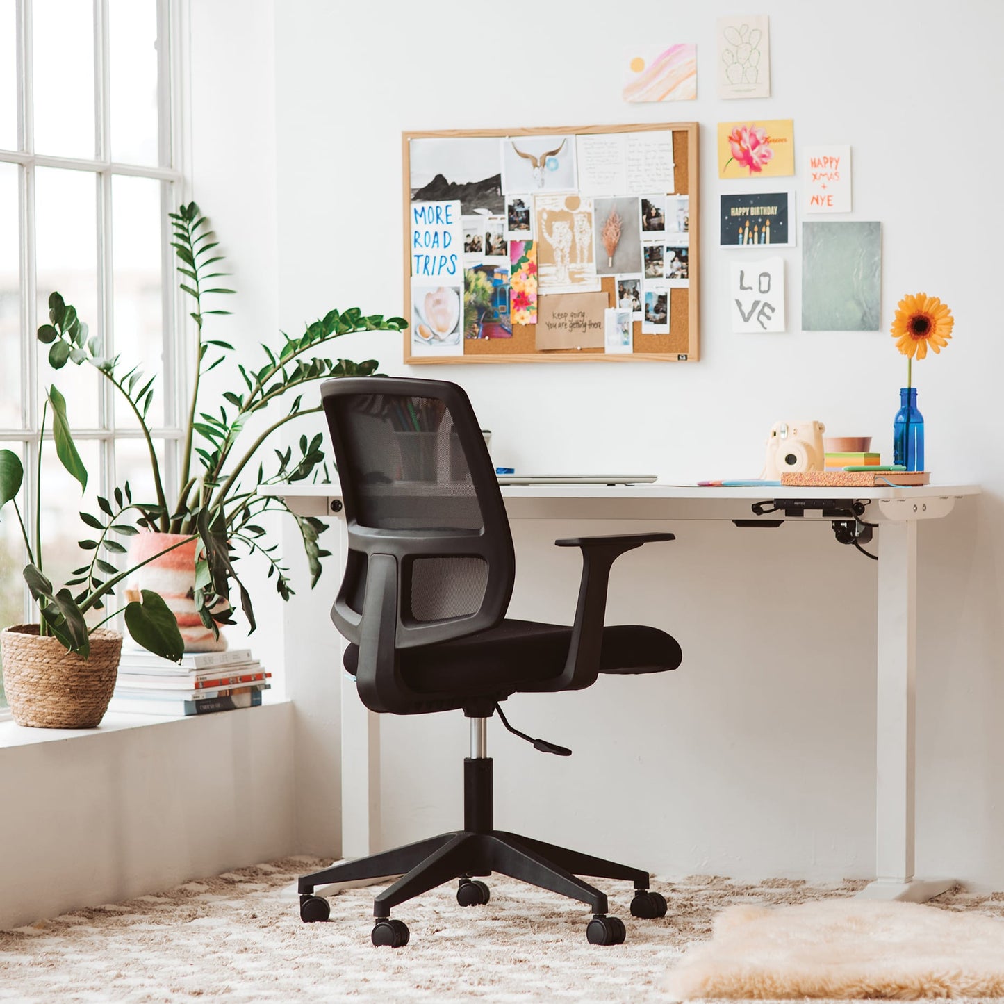 Mondo Brook Mesh Mid Back Chair w/ Arms