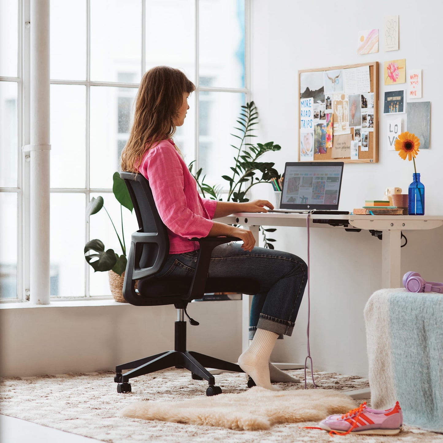 Mondo Brook Mesh Mid Back Chair w/ Arms