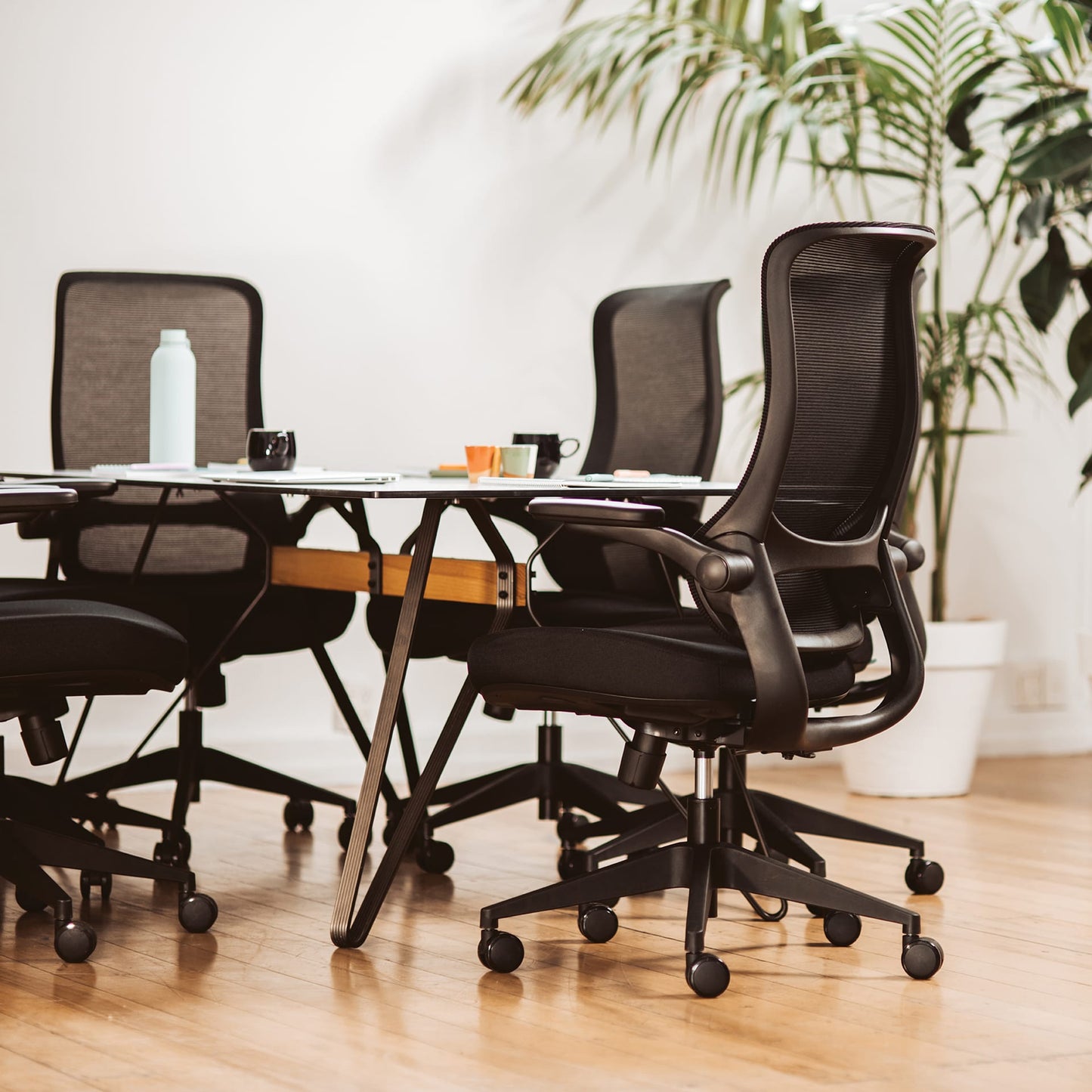 Mondo Colt Mesh Chair w/ Arms